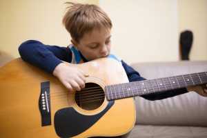 best age to begin guitar lessons
