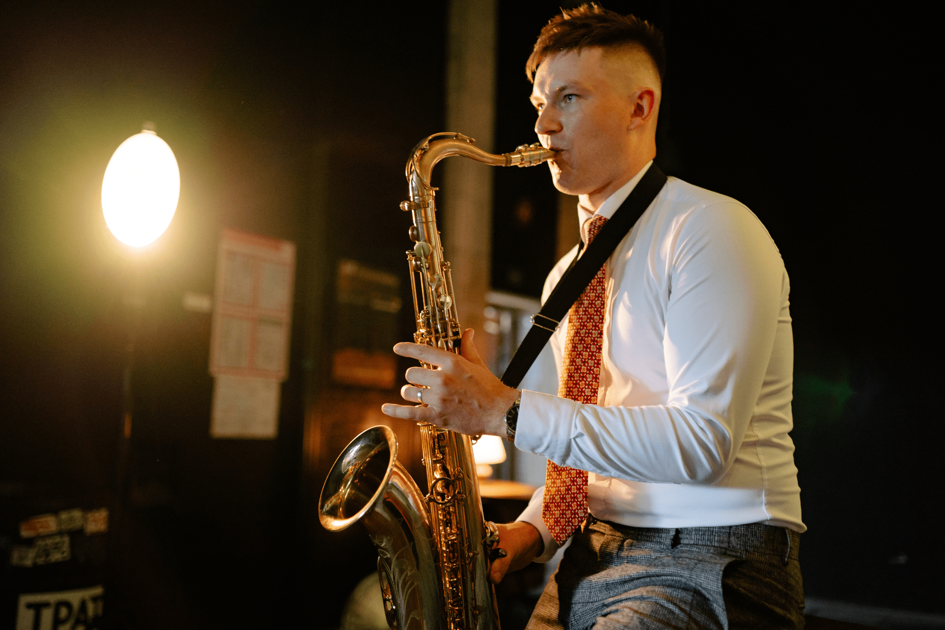 how to play the saxophone