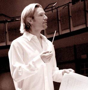 Home 40 Ewcolor e1783360227832 Color portrait of modern composer and conductor Eric Whitacre, featured as the Composer of the Month at Chambers Music Studio.