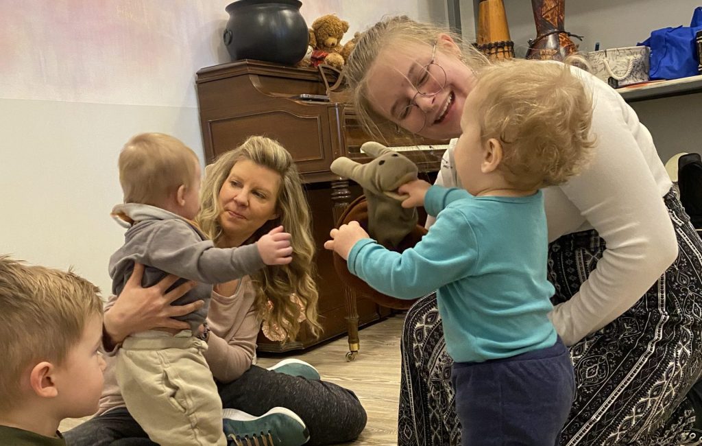 Babies and toddlers in mommy and me music lessons in Bexley, Ohio.